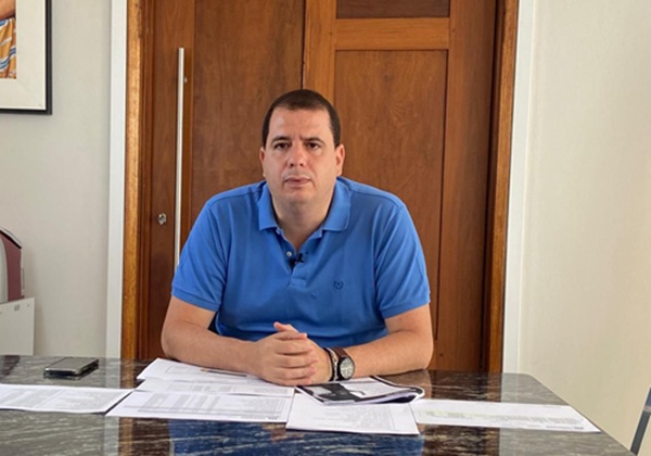 Reinaldinho Braga questiona Rui sobre superlotação do hospital de Irecê: 'A culpa é do prefeito?'