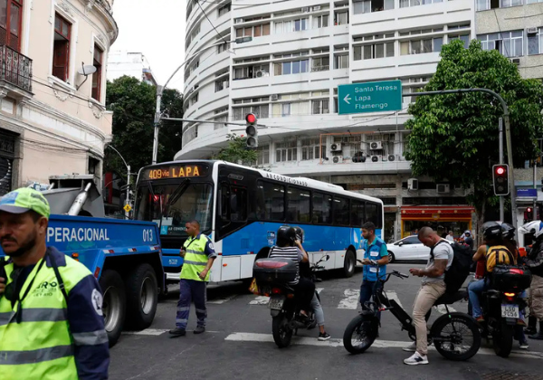 Rio amanhece em estágio de normalidade após dia de caos