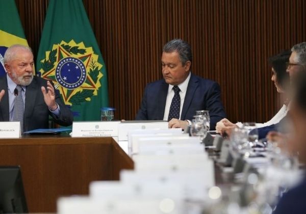 Lula convoca reunião de emergência para discutir crise de segurança no RJ