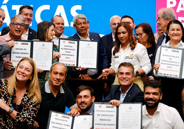 Governo estadual anuncia novos investimentos na saúde regional e entrega 85 veículos