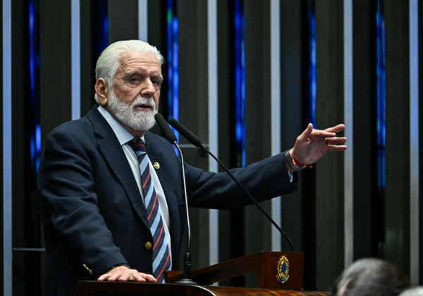 Jaques Wagner critica operação no Rio e defende segurança baseada em inteligência