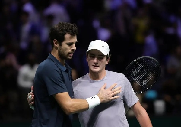 João Fonseca perde para russo Karen Khachanov e é eliminado do Masters 1000 de Paris