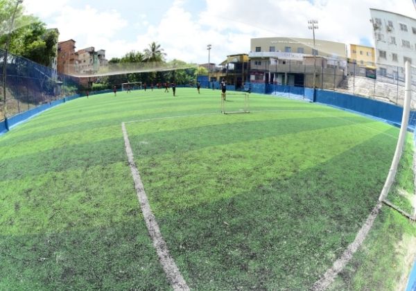 Moradores de São Rafael ganham campo com grama sintética