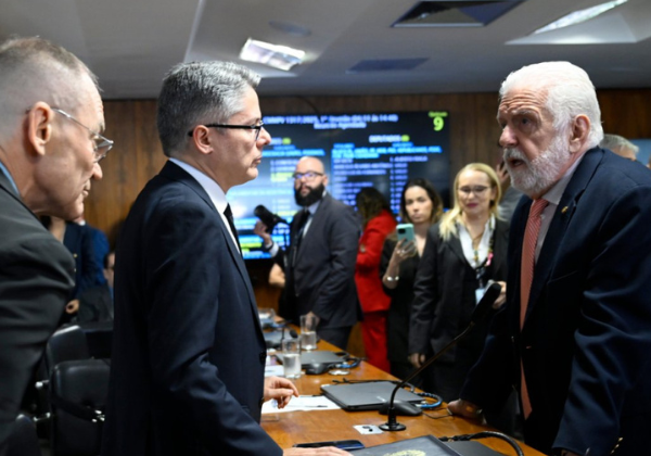 Governo garante comando da CPI do Crime Organizado com eleição de Fabiano Contarato