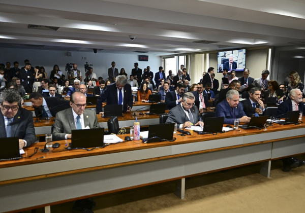 Comissão do Senado adia votação do PL que amplia isenção do IR para quem ganha até R$ 5 mil