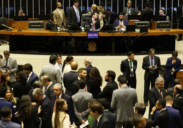 Câmara aprova ampliação gradual da licença-paternidade para até 20 dias