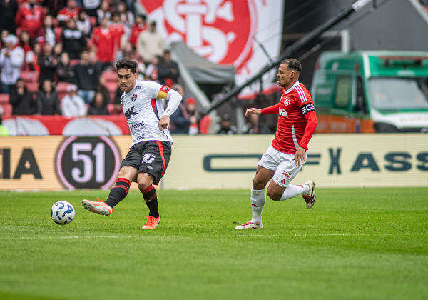 Vitória e Internacional duelam no Barradão em jogo decisivo contra o rebaixamento