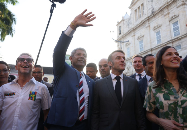 Presidente da França conhece o Pelourinho ao lado de Jerônimo em visita a Salvador