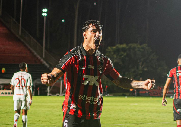 Vitória vence o Internacional e deixa a zona de rebaixamento