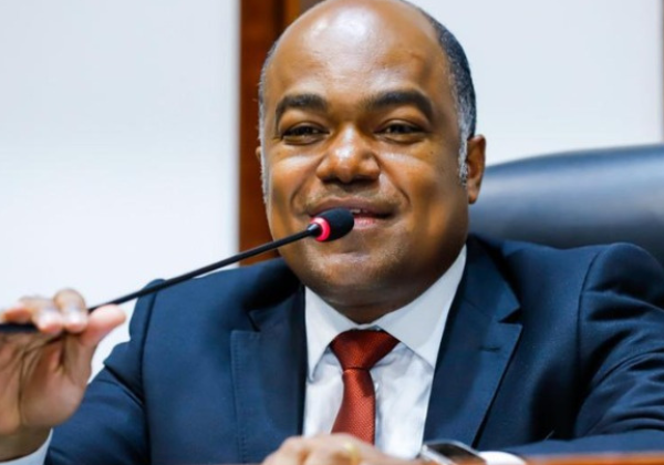 Deputado defende operação do Rio e rebate críticas da base governista: 'Nunca pegaram em uma espingarda'