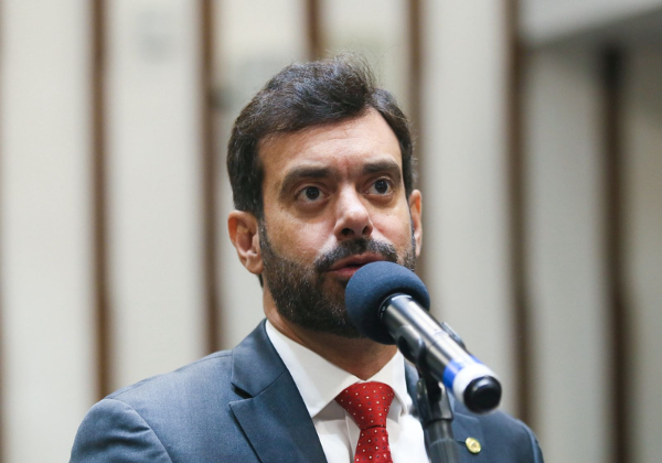 Deputado defende ACM Neto e diz que críticas são 'tentativa desesperada de criar narrativa falsa'