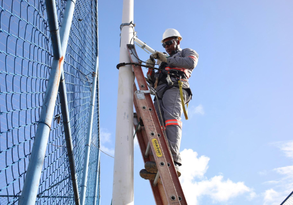 Prejuízo com furtos e vandalismo na iluminação pública em Salvador cresce 40% em 2025