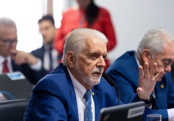 Jaques Wagner diz que suspeitas contra Lulinha são ‘pastel de vento'