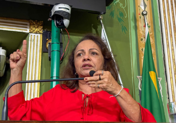 Vereadora critica reajuste de tarifa de ônibus mesmo após aprovação de subsídio