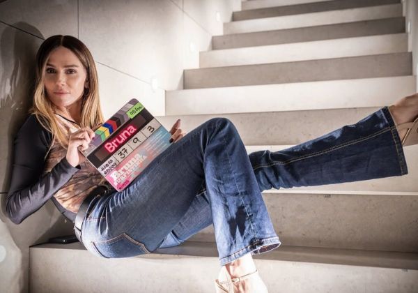 Deborah Secco surge com trajes de ‘Bruna Surfistinha’ para gravar sequência  