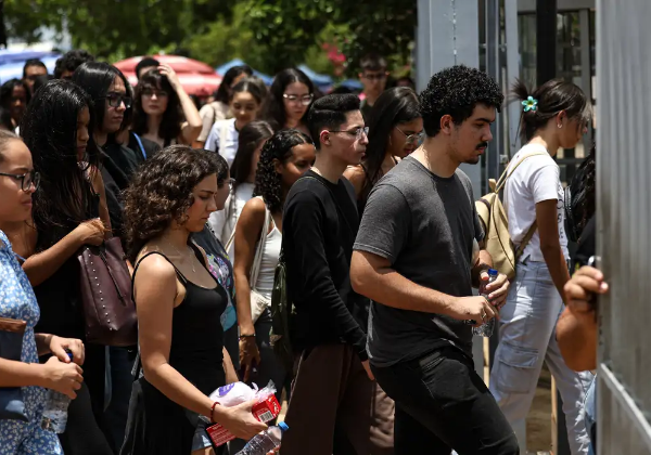 Enem: provas foram longas, mas com questões fáceis, dizem candidatos