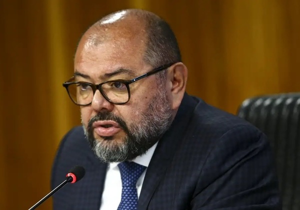 Ex-ministro e sócio assinaram acordos com entidades que arrecadaram R$ 2 bi com descontos indevidos do INSS