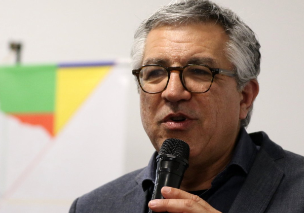 Governo Lula prepara ações contra médicos que lucram com conteúdo antivacina nas redes sociais