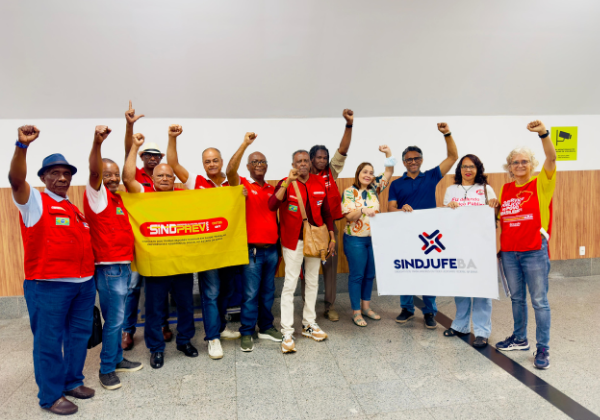 Servidores fazem protesto contra a Reforma Administrativa no aeroporto