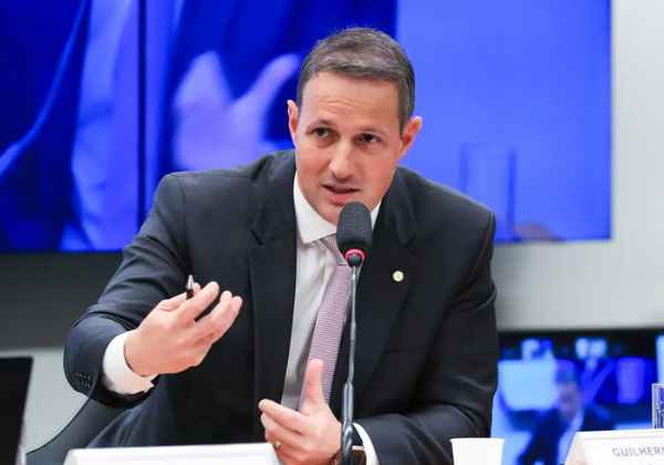 Derrite apresenta nova versão do PL Antifacção após críticas do governo