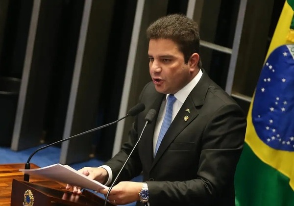 Gilmar Mendes suspende julgamento de governador do Acre no STJ por 15 dias