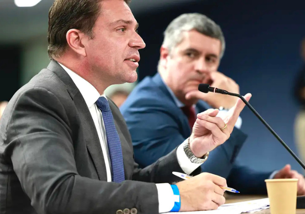 PSOL pede prisão de Ramagem após deputado ser visto em Miami