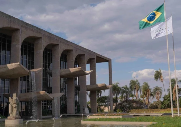 Governo estuda pagar recompensas em dinheiro por informações que ajudem a elucidar crimes