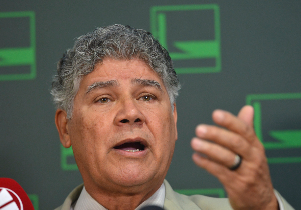 Deputado federal propõe incluir a palavra “Amor” no lema da Bandeira do Brasil