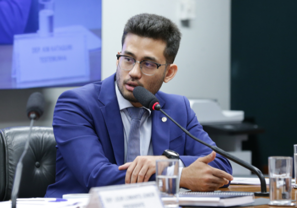 Deputado aciona PGR contra Jorge Messias por suposta omissão em casos de fraudes no INSS