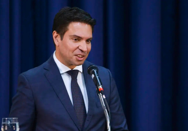 Advogado de Ramagem diz não ter sido informado sobre saída do deputado do país