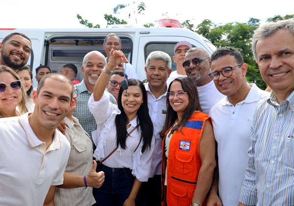 Governo da Bahia reforça assistência após fortes chuvas e entrega equipamentos de saúde e defesa civil