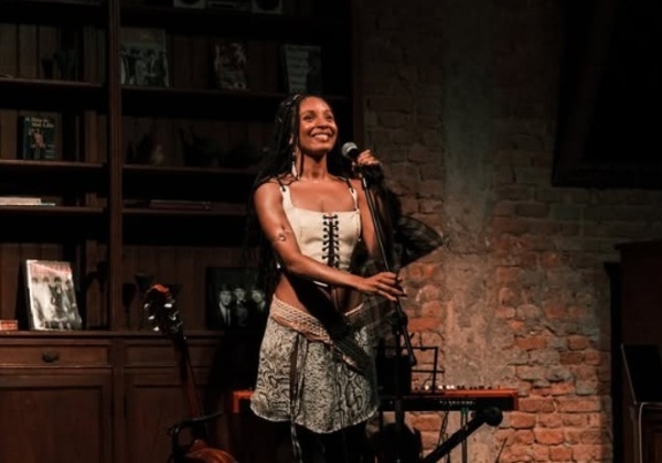 Saiba quem é a filha baiana de Jimmy Cliff que cresceu viajando com astro jamaicano