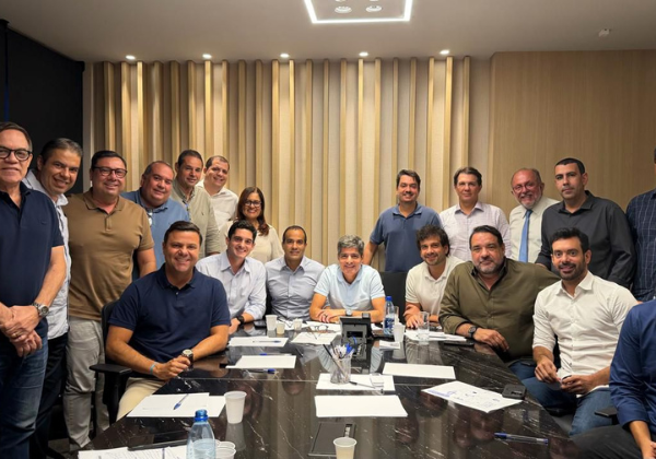 ACM Neto reúne base política para alinhar estratégia e intensificar preparação para 2026