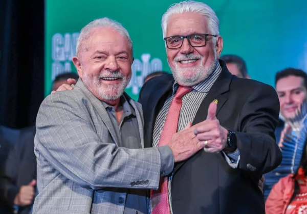'Grande presente de Natal de Lula', diz Wagner ao celebrar sanção da lei que amplia isenção do IR
