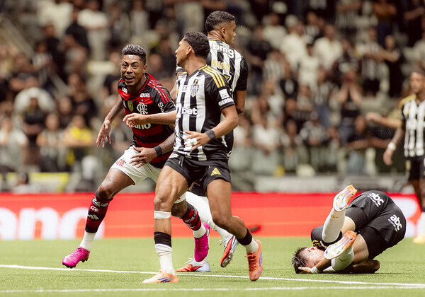 Flamengo arranca empate contra Galo aos 46 do segundo tempo e fica a uma vitória do título brasileiro