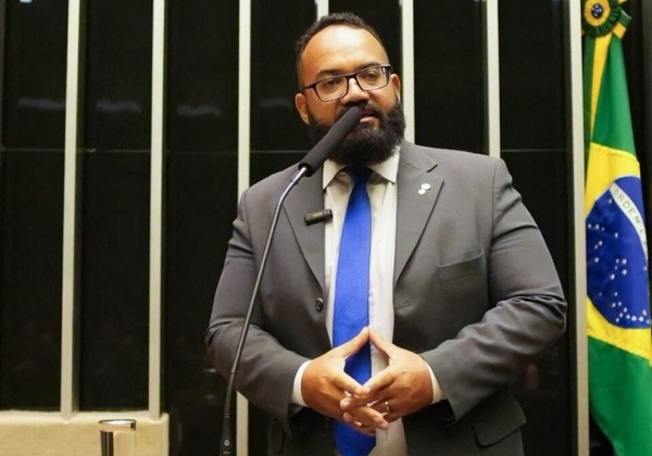 Justiça suspende edital que levaria estudantes da Uneb para Cuba após pressão de deputado