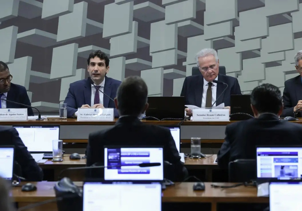 Presidente do BC reforça função do FGC e diz que supervisão financeira exige ajustes constantes