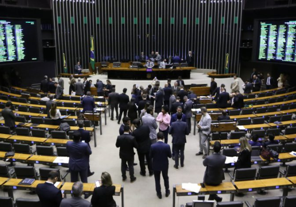 Câmara lança licitação para contratar empresa de limpeza por quase R$ 49 milhões