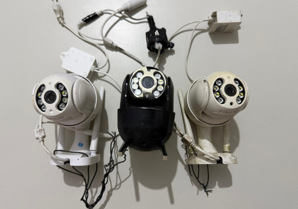 Câmeras ilegais são removidas pela PM durante operação em Valéria