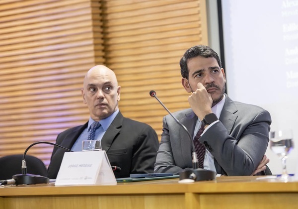 Messias e Moraes conversam por telefone sobre indicação ao STF