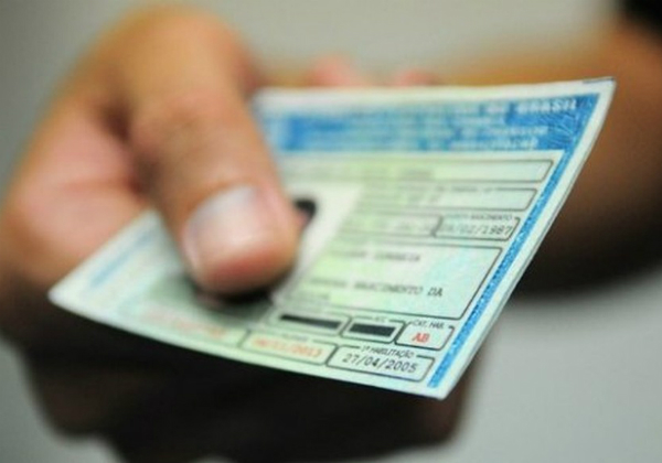 Motoristas poderão ganhar mais tempo para dirigir com CNH vencida; entenda