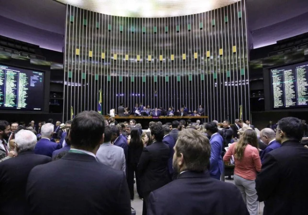 Plenário mantém benefício a carreiras do TCU e rejeita destaque do Novo