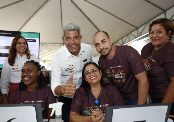 Jerônimo Rodrigues acompanha atendimentos no 2º dia da Feira Saúde Mais Perto na Bahia