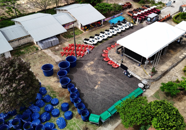 Governo entrega equipamentos para produção agrícola e inaugura obras no sudoeste da Bahia