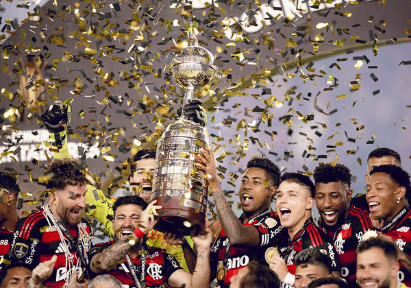 Flamengo vence Palmeiras e se torna primeiro brasileiro tetra da Libertadores