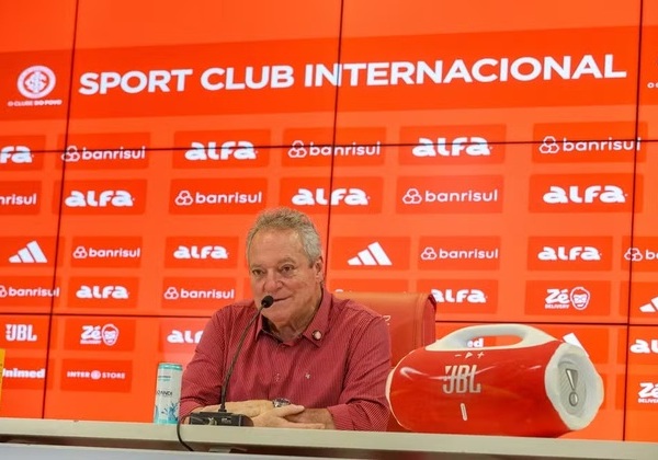 Abel Braga se desculpa após fala homofóbica: ‘Não fiz colocação boa sobre cor rosa’