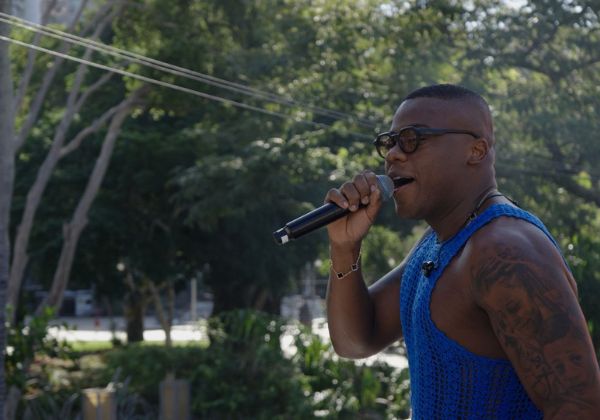 Escandurras arrasta multidão na Caminhada do Samba: ‘Ainda estou em êxtase’