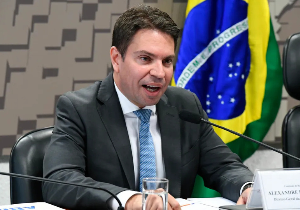 Câmara suspende salário de mais de R$ 46 mil de Alexandre Ramagem após ordem do STF