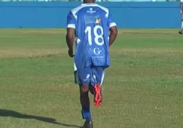 Jogador pode ser campeão usando tornozeleira eletrônica durante partida