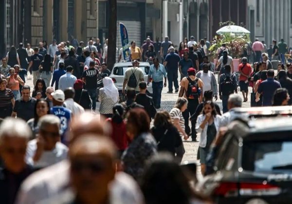 Mais de 8,6 milhões deixam pobreza; Brasil tem melhor nível desde 2012